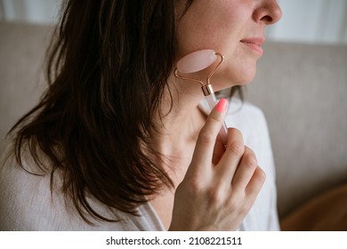 The Everyday Lymphatic Routine That Keeps My Face Sculpted and My Body De-Bloated