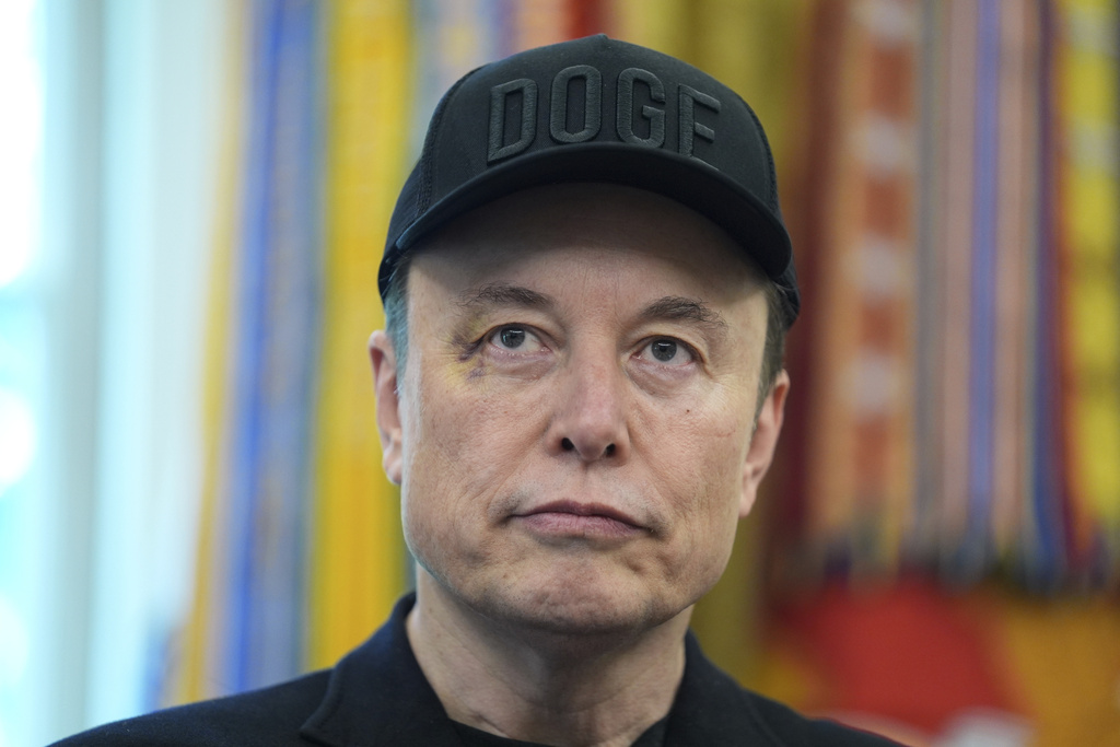 Trump Revives Hundreds of Laid-Off Federal Workers