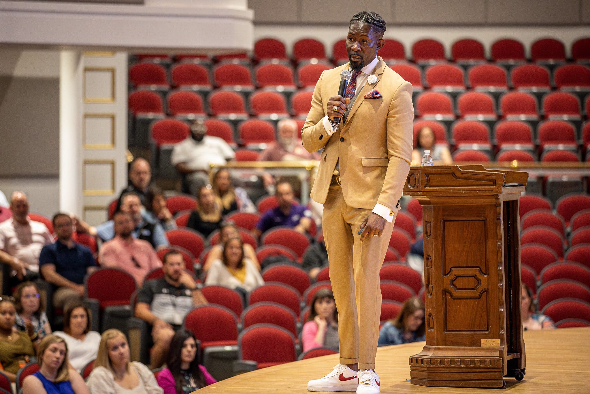 Ex-Des Moines Superintendent Detained by ICE Over Firearm Charge