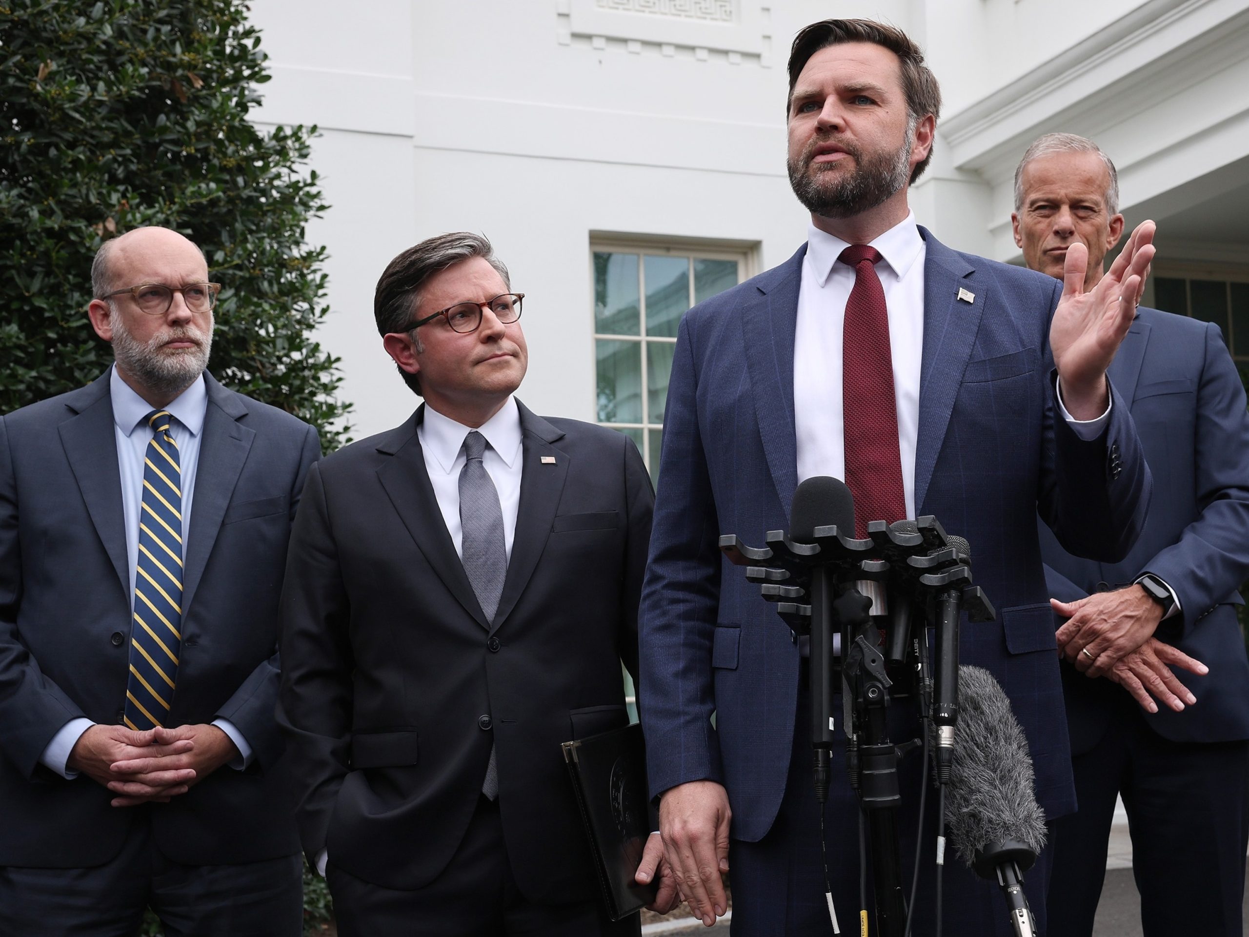 Trump and top Democrats stall on preventing shutdown